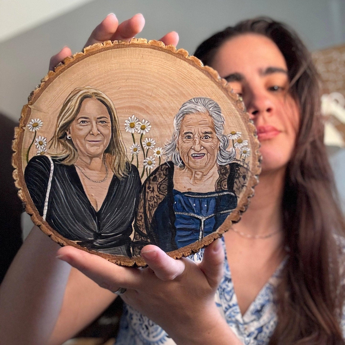 Retrato pintado a mano en rodaja de Madera