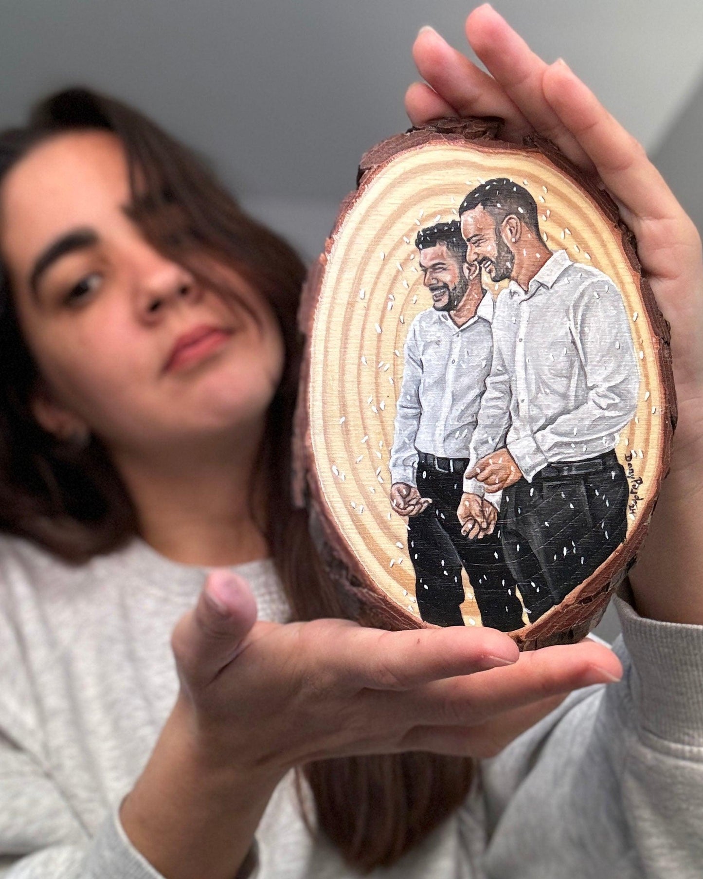 Retrato pintado a mano en rodaja de Madera