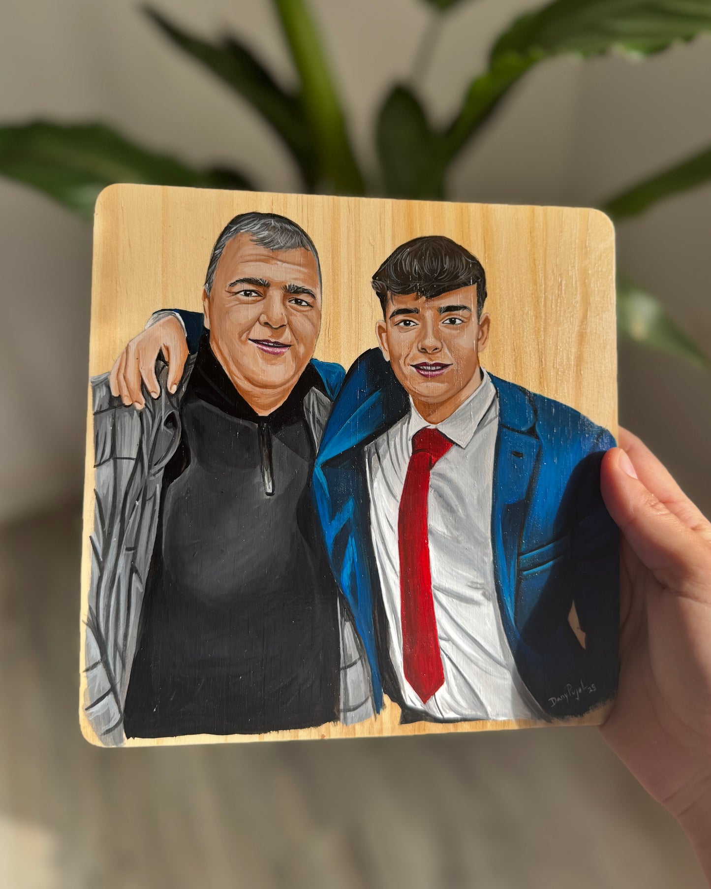Tabla de madera con retrato de graduación pintado a mano desde varias fotos, WoodDan