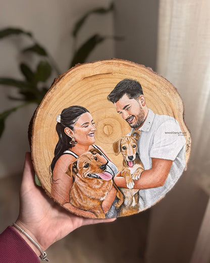 retrato de pareja con dos perros pintado a mano sobre rodaja madera WoodDany
