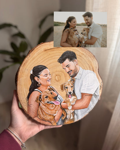 Comparación entre foto original y retrato personalizado pintado a mano sobre madera por Dany Pujol