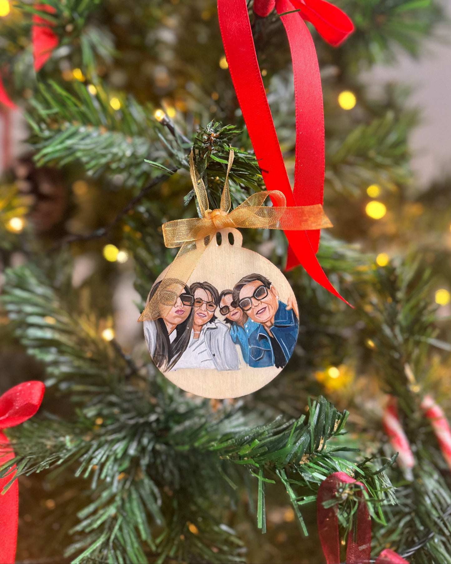 Bola de navidad de madera con retrato de pareja pintado a mano, color dorado, árbol navideño, WoodDany Pujol