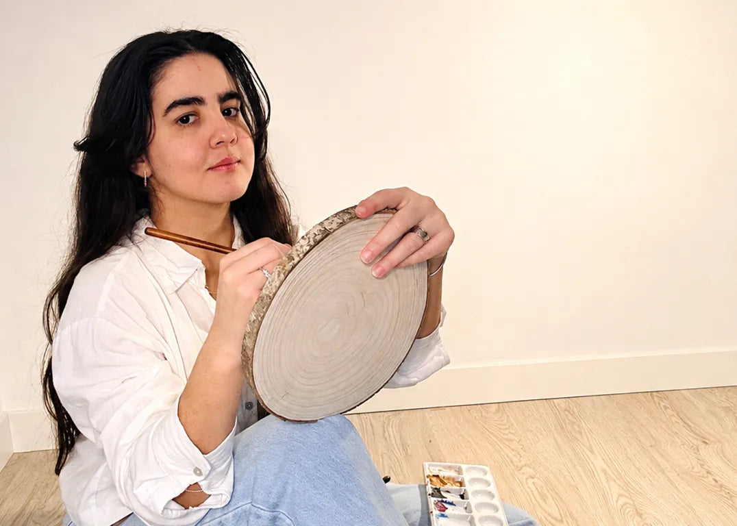 Dany Pujol, artista de retratos personalizados pintados a mano sobre madera natural, WoodDany
