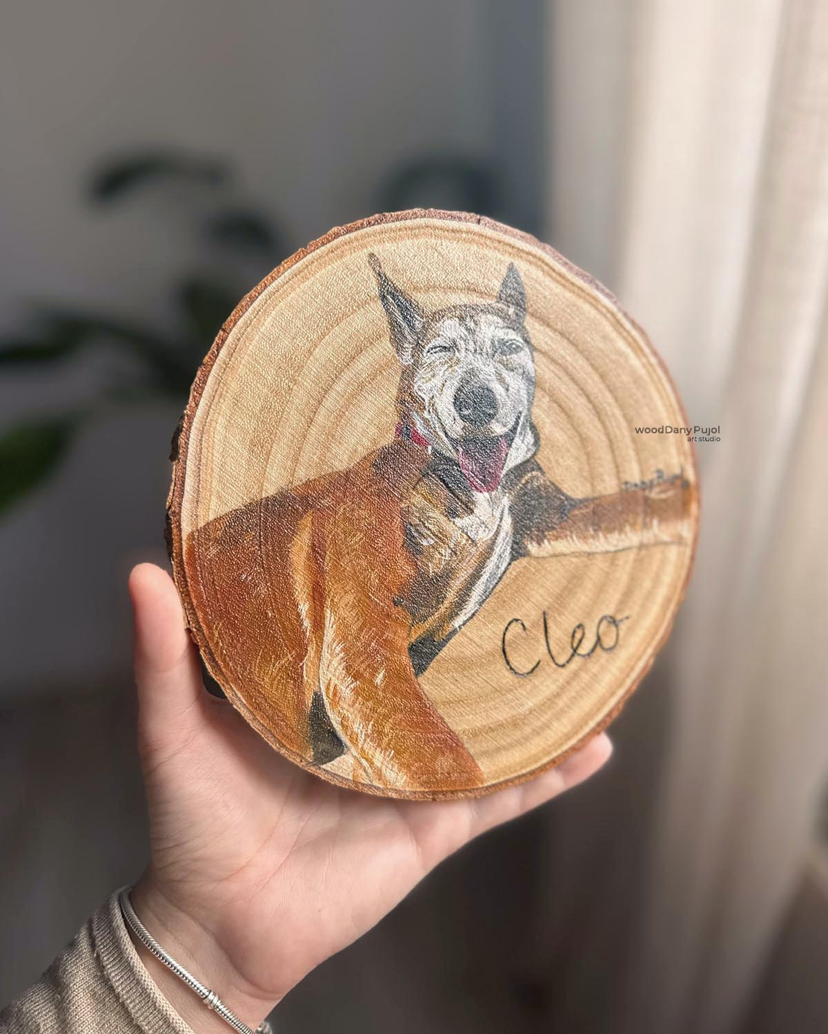 Retrato de mascota pintado a mano sobre rodaja de madera natural, regalo personalizado WoodDany