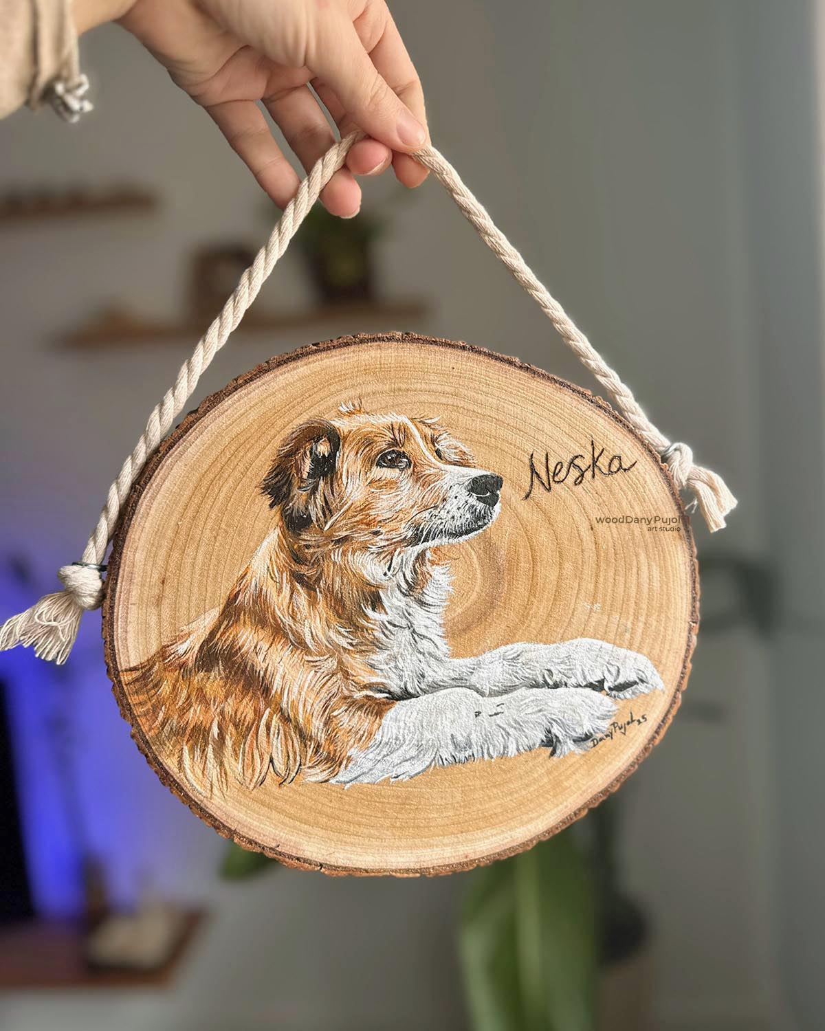 Retrato personalizado de mascota sobre rodaja de madera con caballete, WoodDany