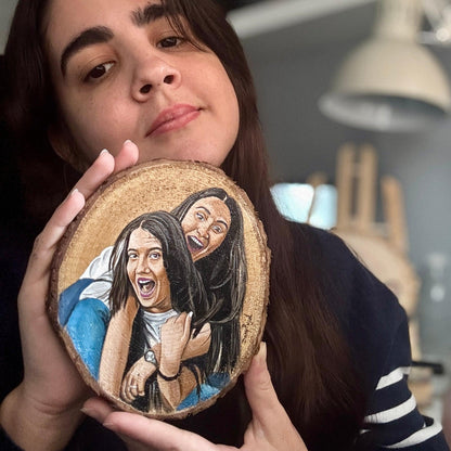 Retrato pintado a mano en rodaja de Madera