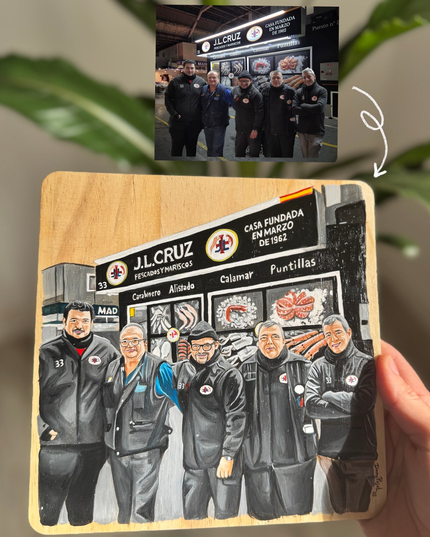 Tabla de madera personalizada pintada a mano con foto de amigos por Dany Pujol